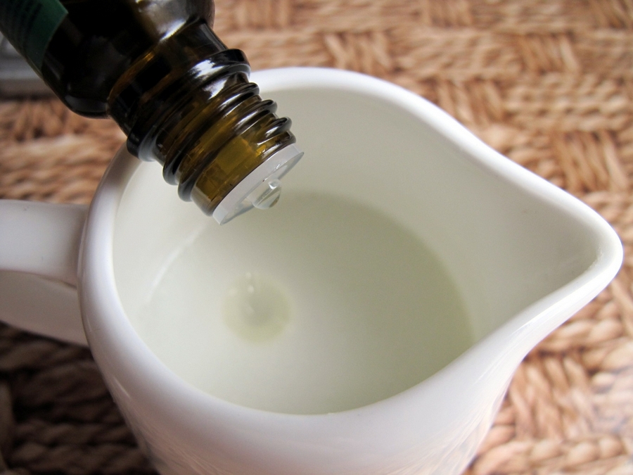 Добавление эфирного масла в крем