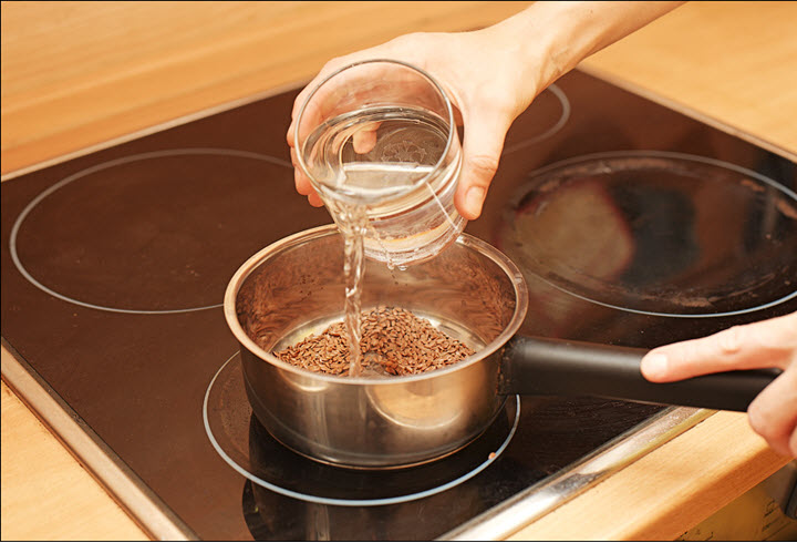 Кастрюля с семенами льна