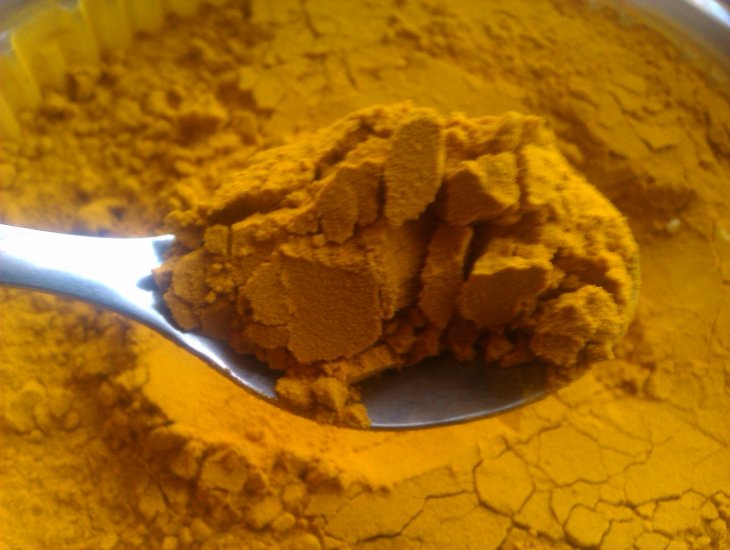 Ложка с куркумой