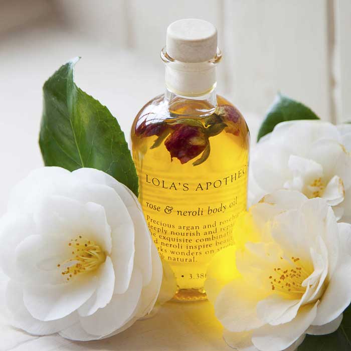 Масло нероли и белые цветы