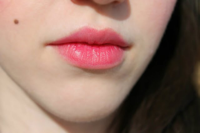 Тинт Stainiac Tinted Hint Of Tint от The Balm на губах