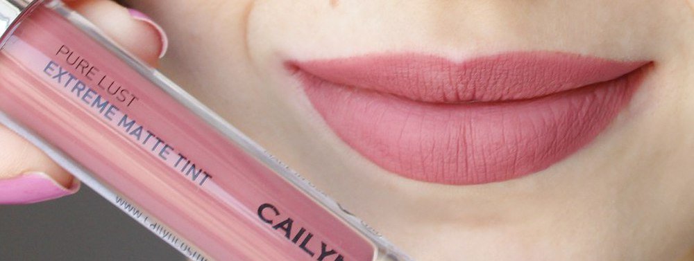 Тинт Pure Lust Extreme Matte Tint от Cailyn на губах