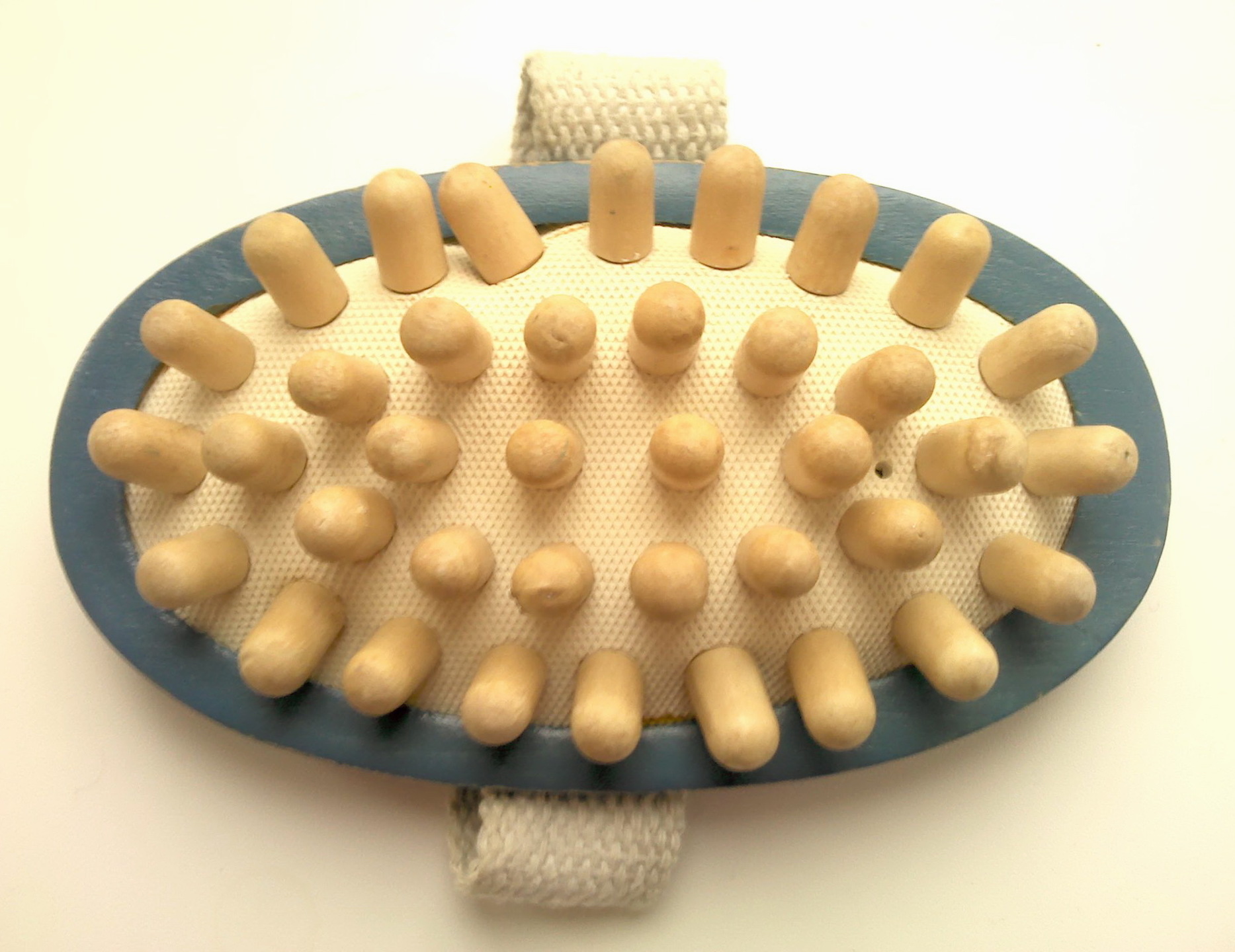 Массажёр-щётка