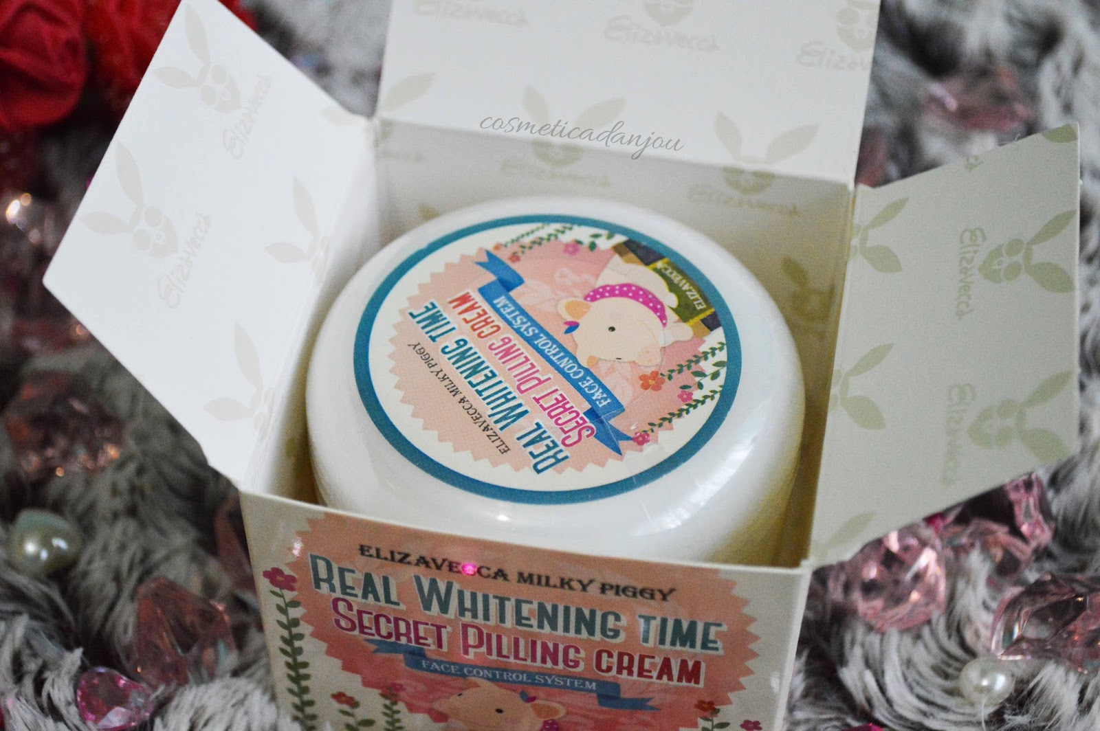 Отбеливающий крем-пилинг для лица Elizavecca Milky Piggy Real Whitening Time