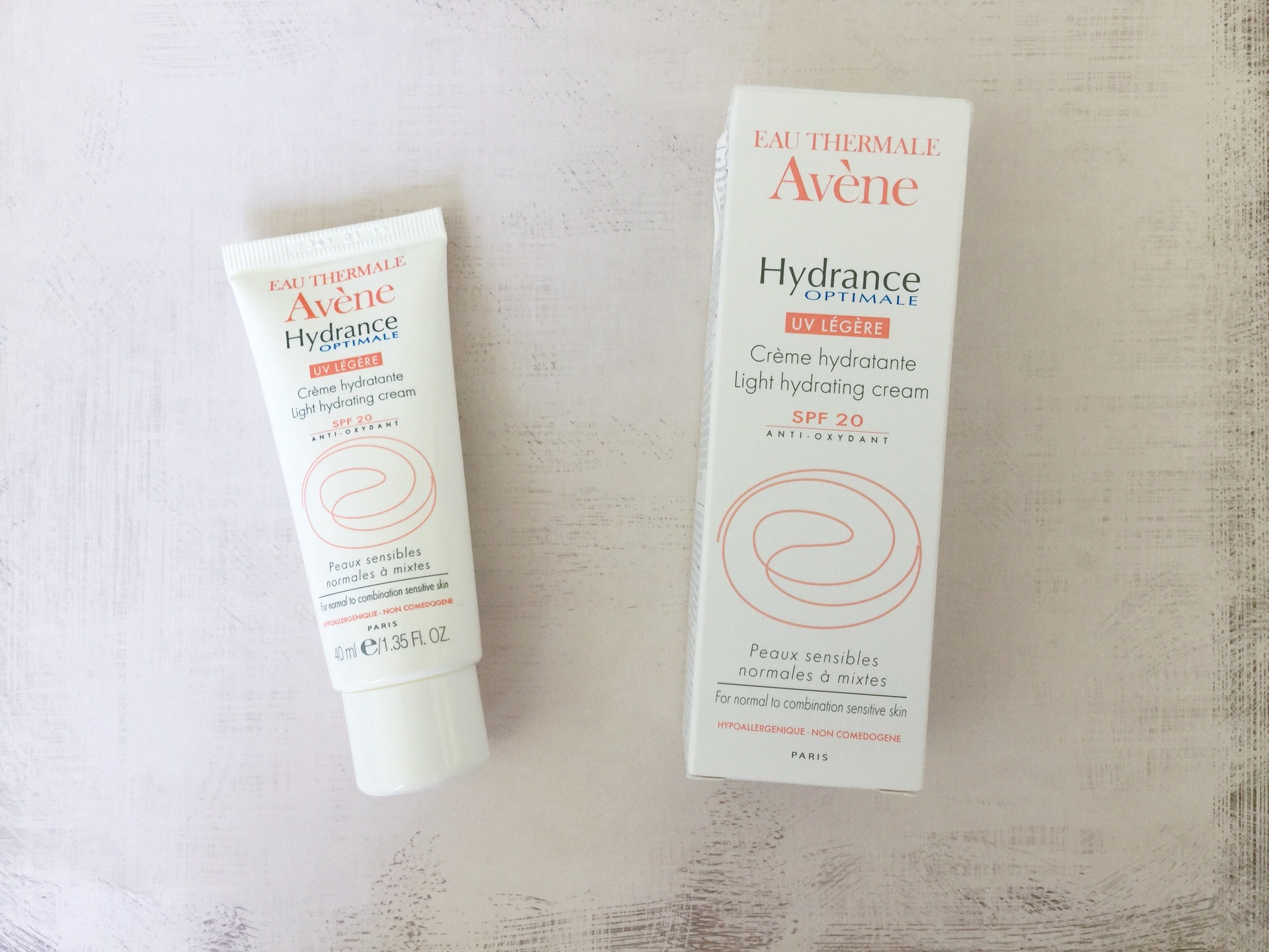 Увлажняющий крем AVENE Hydrance Optimale UV20 Legere