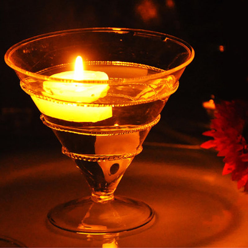 Бокал с горящей свечой